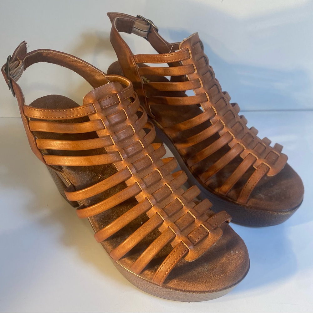 Sonoma Norwalk Block Heel Cognac  4” Heel Sandals
Size 8.5